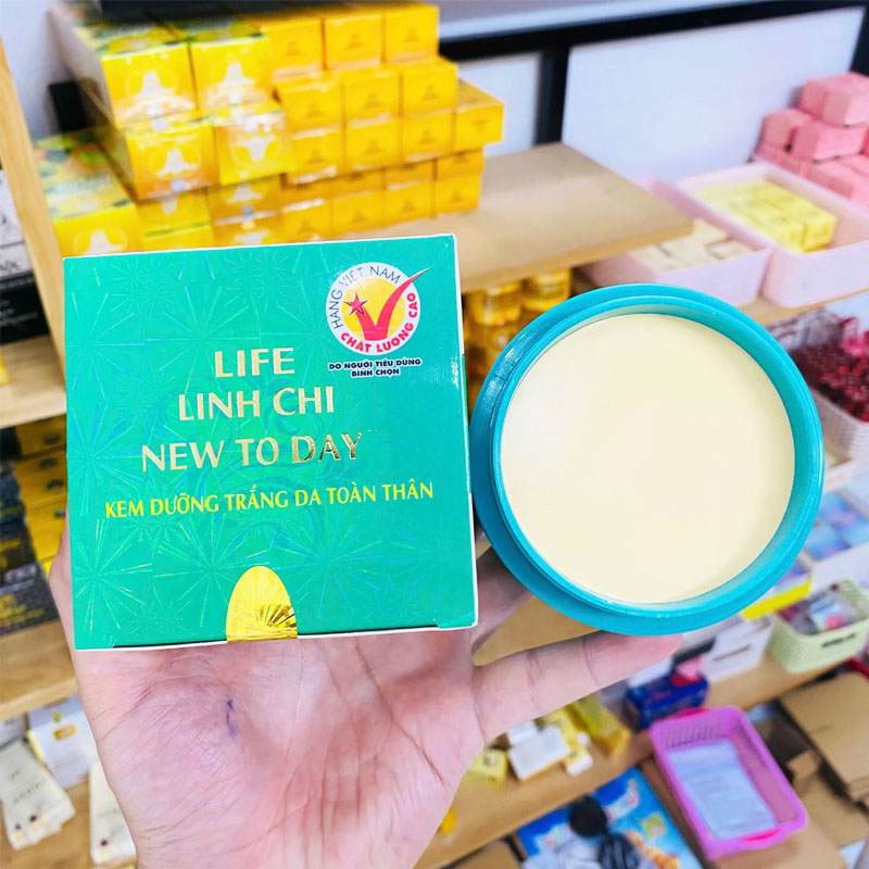 Kem LINH CHI NEW TO DAY witmak - Alpha Arbutin Serum recensie en prijs